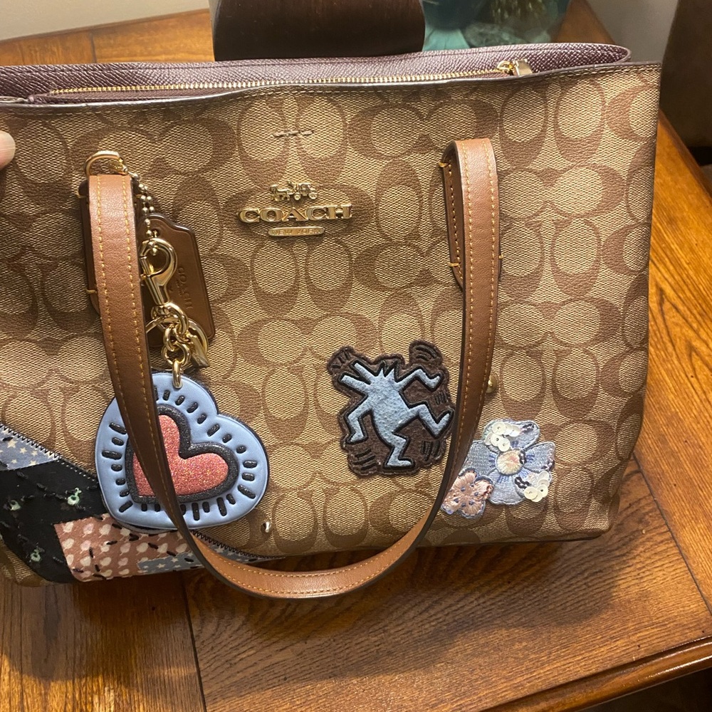 Coach new edition tote  bag with matching bag charm